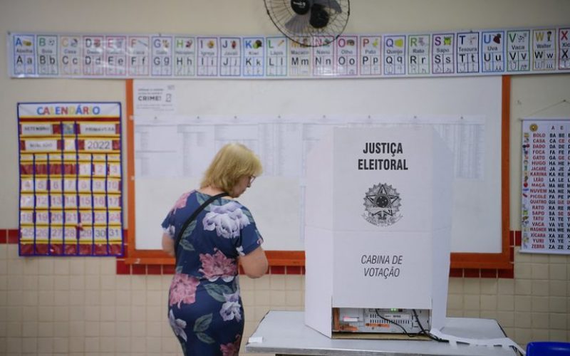 Lula sanciona nova lei sobre exigência de idade mínima para candidatos