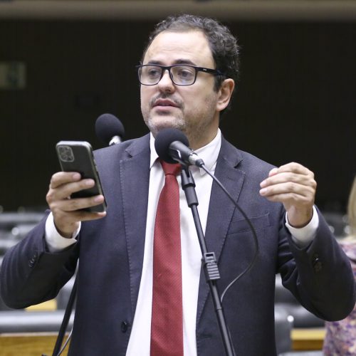 “No meu time não entram Malagaia, Pazuello e Castro”, diz deputado