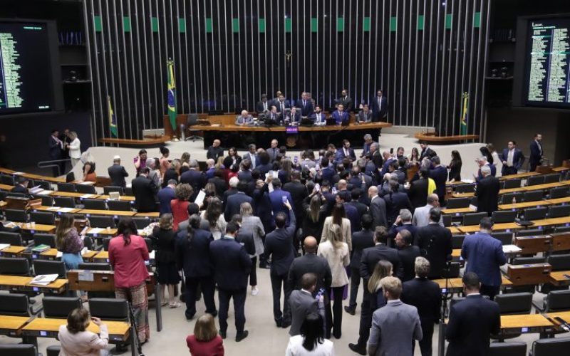 Com 311 votos a favor, Câmara aprova regime de urgência para projeto sobre anistia