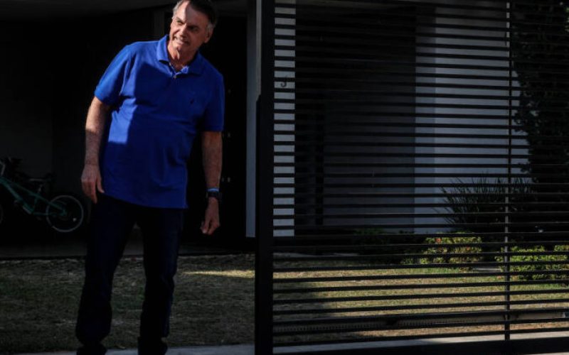 PGR se posiciona contra presença de policiais no interior da casa de Bolsonaro