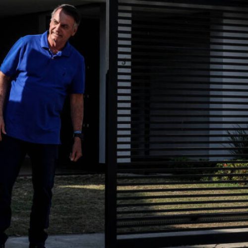 Moraes nega pedido da defesa e mantém Bolsonaro em prisão domiciliar
