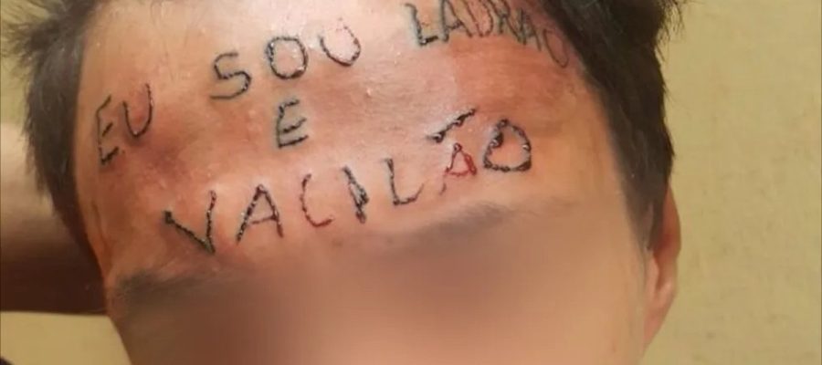 Jovem que teve testa tatuada durante tortura é preso novamente por furto