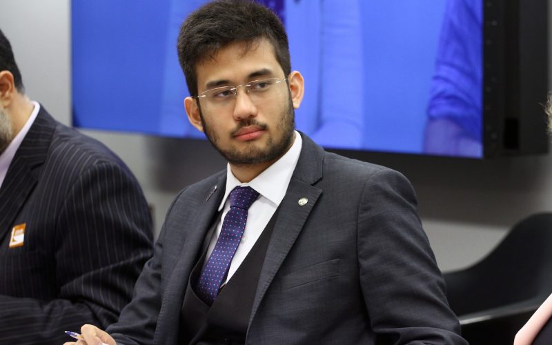 Deputado Kim Kataguiri propôe ”Lei Danilo Gentili” para isentar punições a quem criticar membros dos três poderes