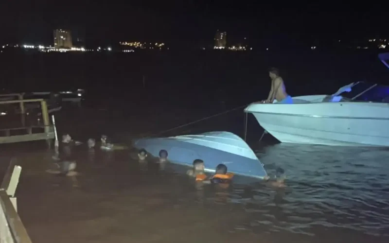 Lancha bate em estrutura de píer e deixa seis mortos e nove feridos