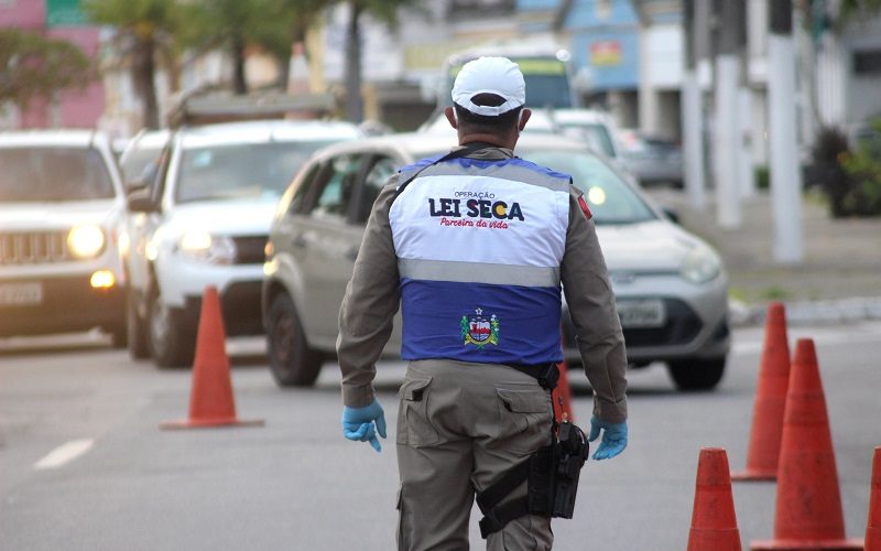 Carnaval sob fiscalização: Lei Seca flagra 77 motoristas alcoolizados e prende 20 em Alagoas