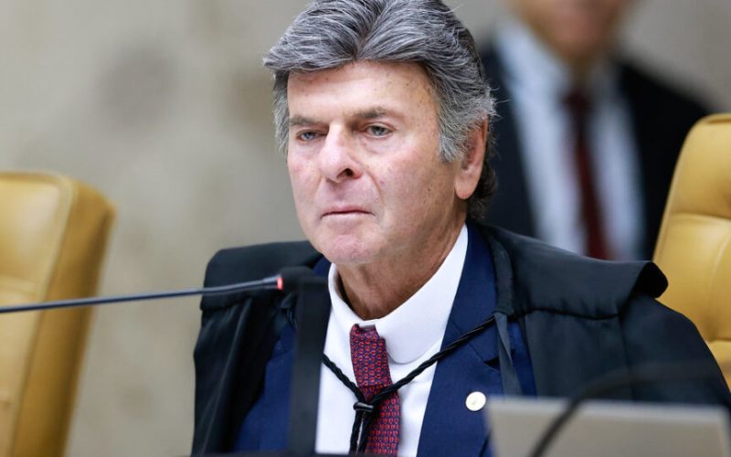 Estagiária da Câmara é demitida após tuitar que Fux “tem que morrer”