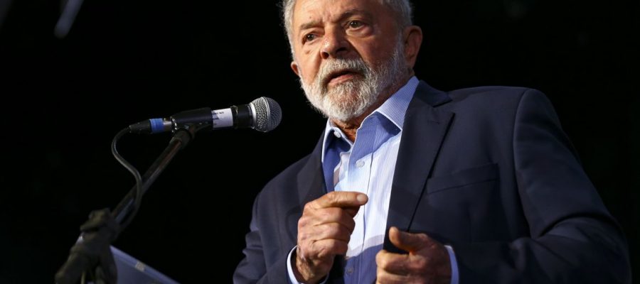 Lula assina projetos que criam 8.600 mil novos cargos para reforçar a área da educação