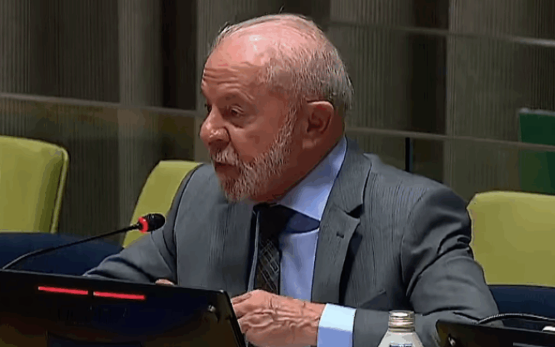 Em Nova York, Lula admite erros da esquerda e questiona crescimento da extrema-direita