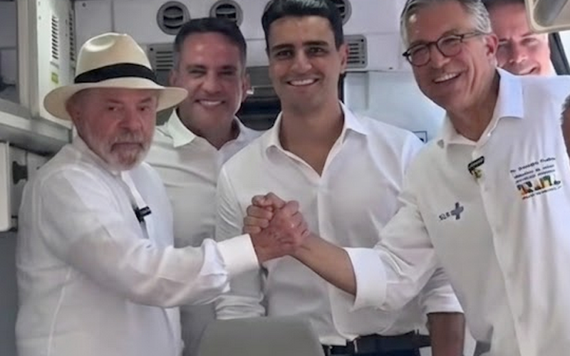 Lula entrega unidades odontológicas e ambulâncias a municípios de Alagoas