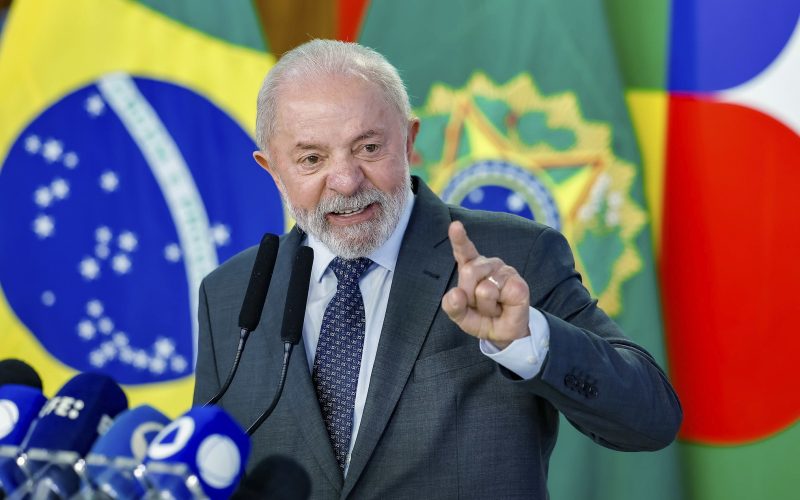 Quase 60% rejeitam Lula em 2026, mas petista lidera em todos os cenários