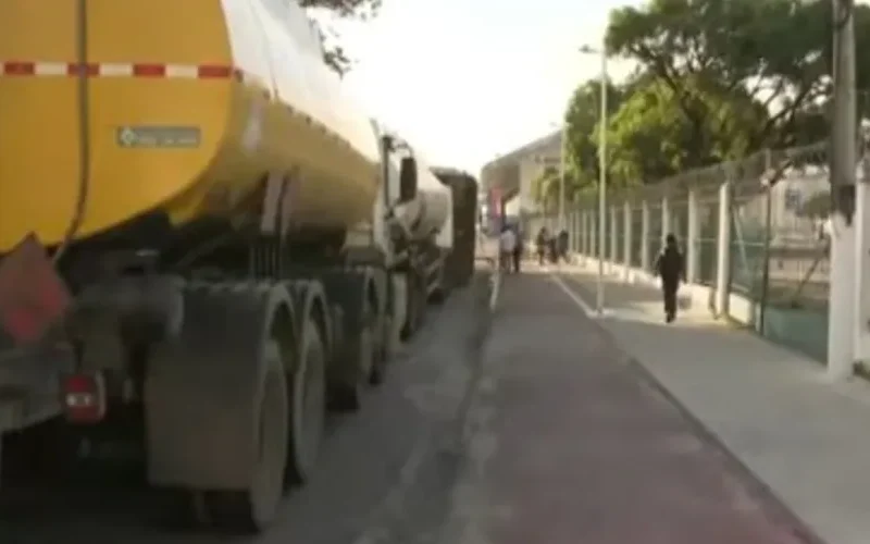 Manifestantes fecham acesso ao Porto de Maceió durante chegada de cruzeiro