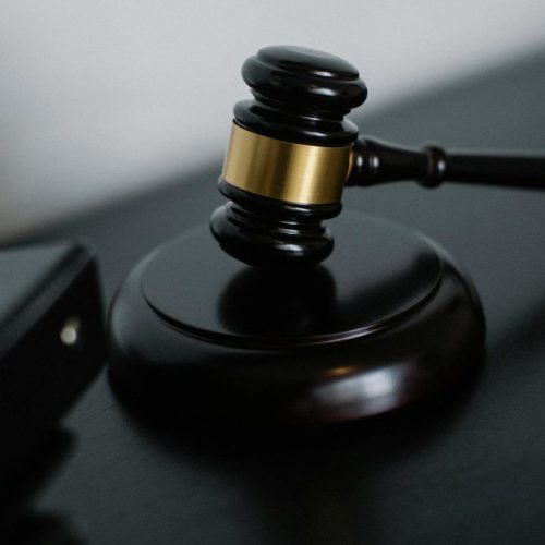 Integrante de facção é condenado a 24 anos de prisão por assassinato em bar no Vergel do Lago