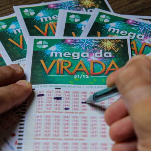 Mega da Virada: apostadores enfrentam fila de meia hora para jogar on-line