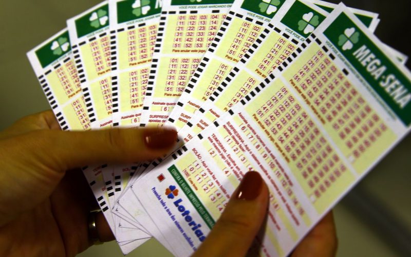 Justiça dá vitória a ganhadora e libera R$ 103 milhões da Mega-Sena após ex-marido tentar dividir prêmio