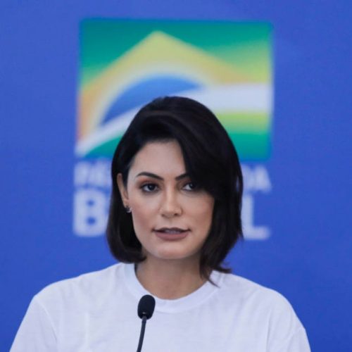 Assessor de Michelle critica escolha de Flávio Bolsonaro, é desmentido e recua após confirmação oficial
