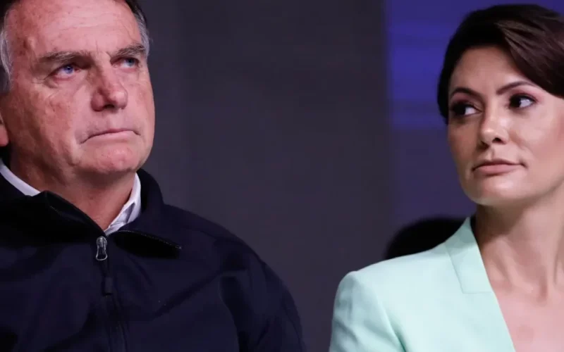 Proibido por Moraes, Bolsonaro diz que Michelle vai à posse de Trump: “Ela também estava convidada”
