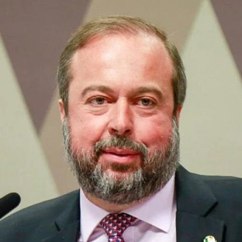 Ministro diz que Brasil precisa se planejar para desenvolver defesa nuclear