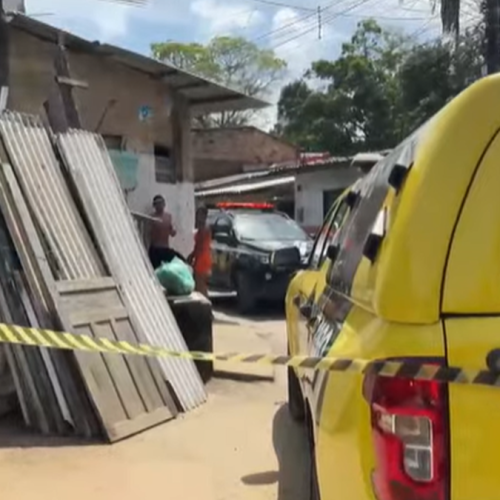 Jovem é morto a tiros na porta de casa na Grota da Moenda, em Maceió