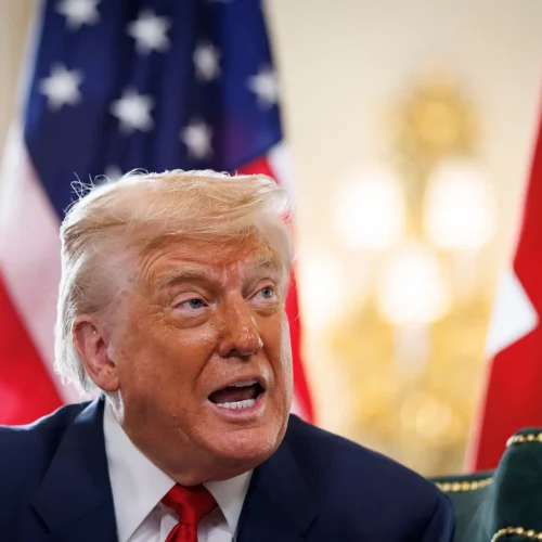 Trump estende a mão a negociar com o Lula e diz “Eu amo o povo brasileiro”