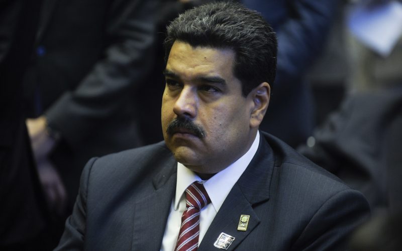 Maduro acusa EUA de querer “roubar petróleo” da Venezuela após ataque aéreo no Caribe