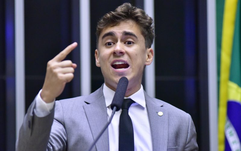 Nikolas Ferreira critica Lula por silêncio sobre morte de policiais em operação no Rio