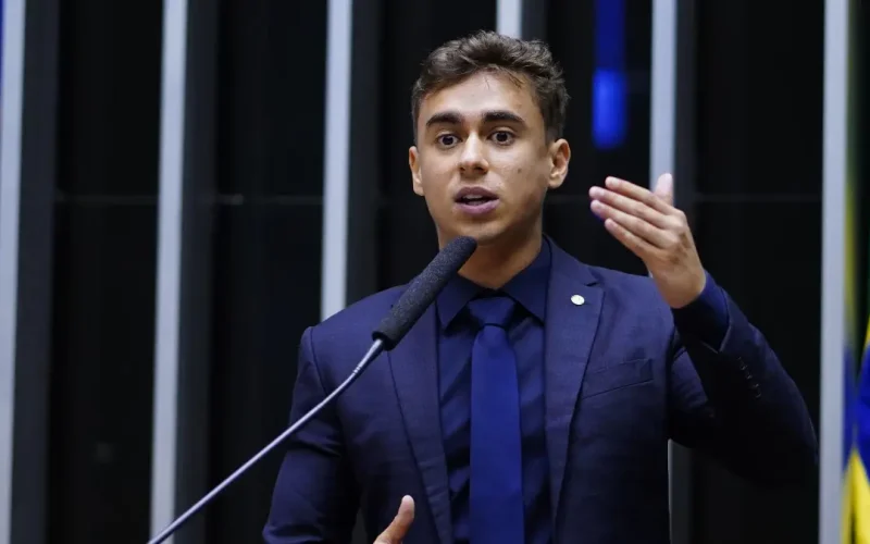 Nikolas Ferreira celebra queda de governo no Nepal após protestos violentos