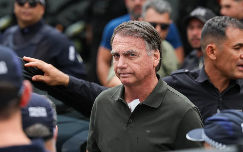 Bolsonaro pode reduzir pena com leitura de livros autorizados pelo governo