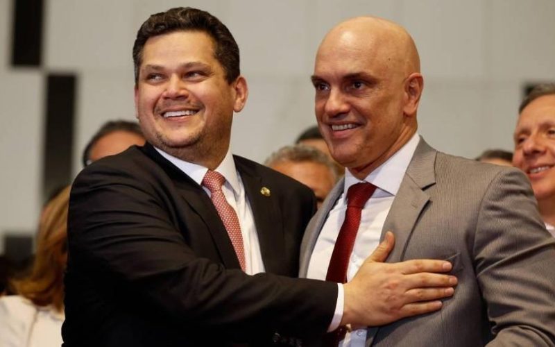Alcolumbre diz a senadores que não vai ‘aceitar chantagem’ e que não há clima para impeachment de Moraes
