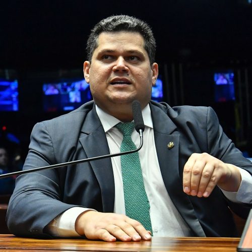 Alcolumbre busca “meio-termo” em projeto que pode aliviar penas dos condenados de 8 de janeiro