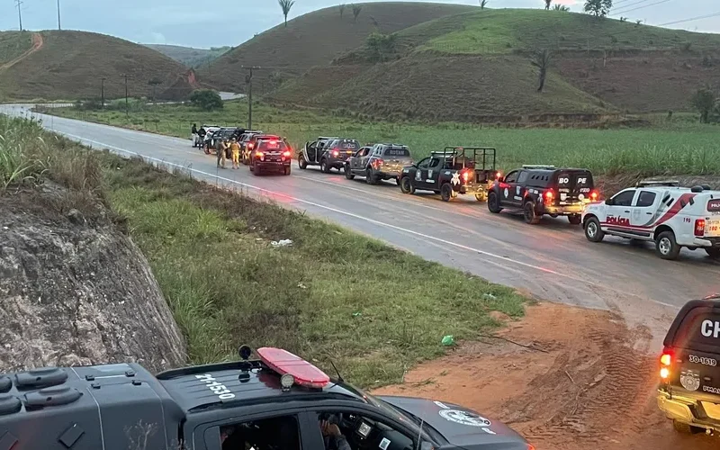 Polícia Militar realiza megaoperação em Matriz de Camaragibe e prende quatro suspeitos de duplo homicídio