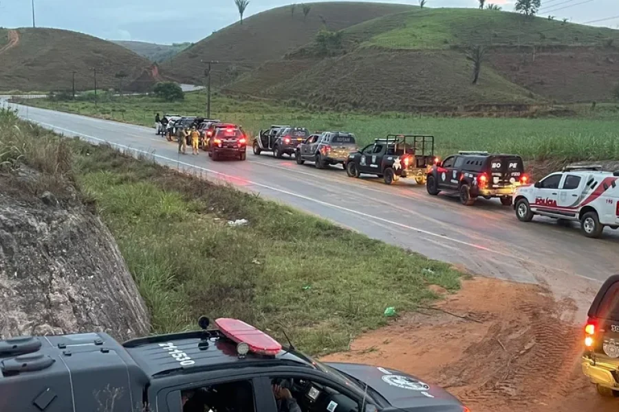 Polícia Militar realiza megaoperação em Matriz de Camaragibe e prende quatro suspeitos de duplo homicídio