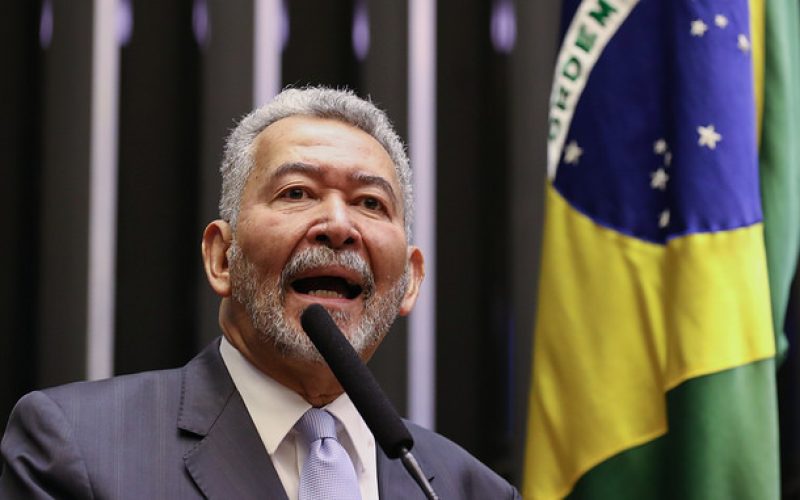 “Seguimos confiantes de que o bom direito prevalecerá”, diz Paulão após decisão do TRE que cassou seu mandato