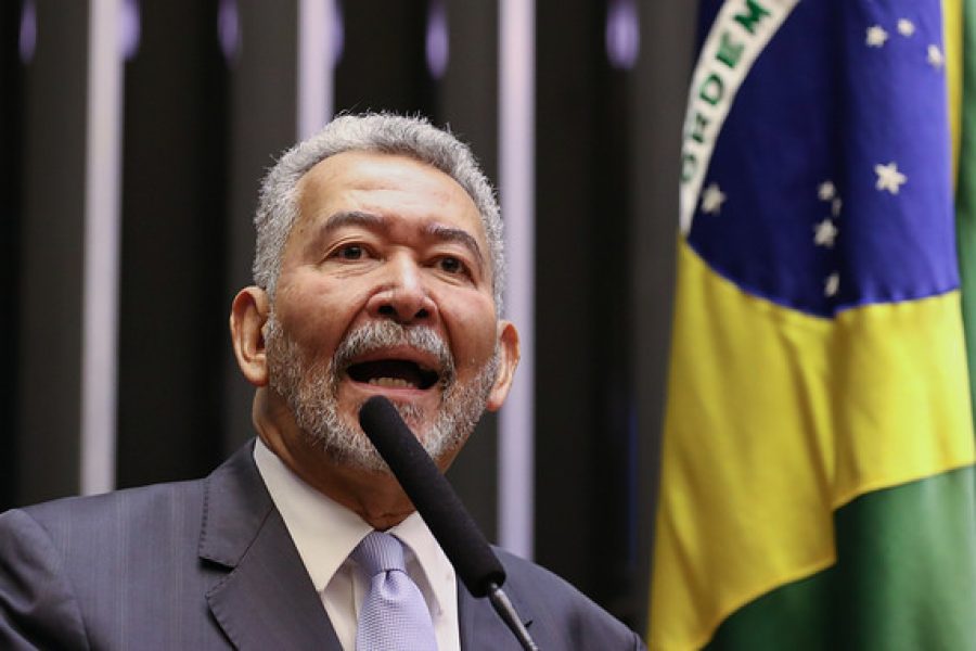 “Seguimos confiantes de que o bom direito prevalecerá”, diz Paulão após decisão do TRE que cassou seu mandato