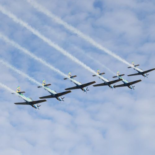 Aviões de Guerra? Esquadrilha da Fumaça chama atenção no litoral norte de Alagoas
