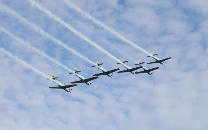 Aviões de Guerra? Esquadrilha da Fumaça chama atenção no litoral norte de Alagoas