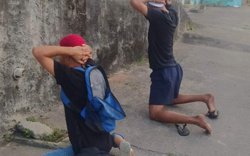 4º BPM captura dupla armada e recupera celulares roubados no Pinheiro