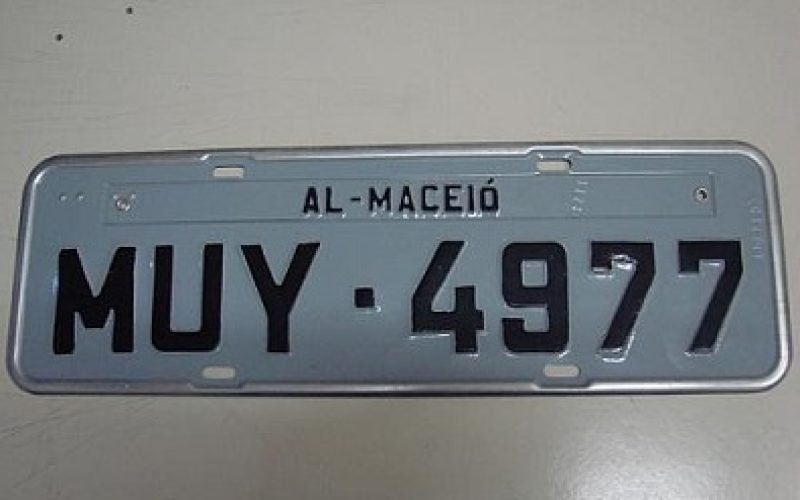 Projeto de Deputado quer recolocar município e estado nas placas de carros