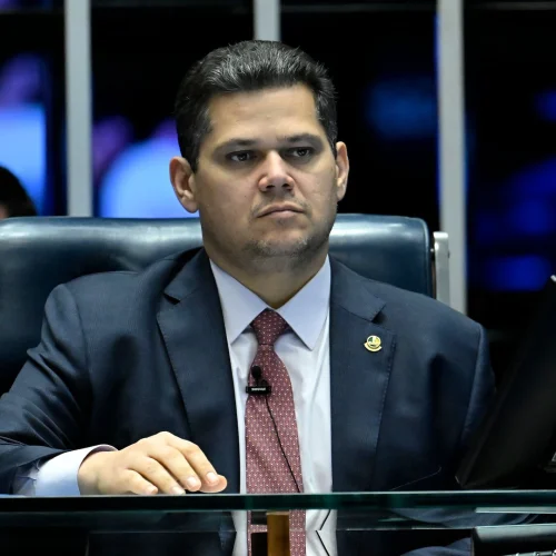 Alcolumbre reage à demora do governo e cobra envio de indicação de Messias ao STF