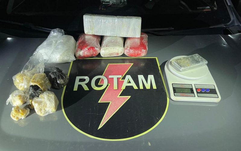 Força Tática do 1º BPM prende dois indivíduos por tráfico de drogas no Conjunto Mutirão 2