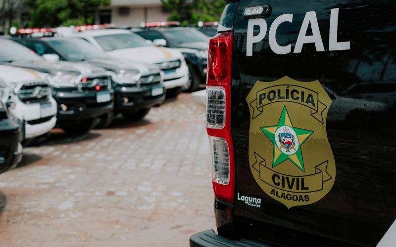 PC prende homem suspeito de agredir companheira com colher quente e cabo de vassoura em Maceió