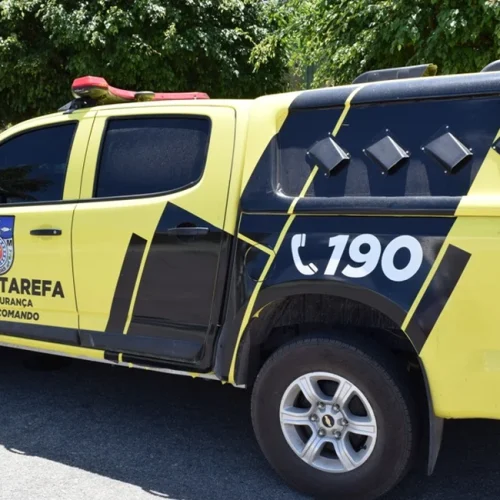 Criminosos trocam tiros com a polícia e fogem por área de mangue em Paripueira
