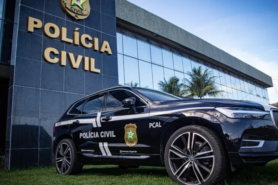 Polícia divulga lista de três foragidos investigados por feminicídio em Maceió