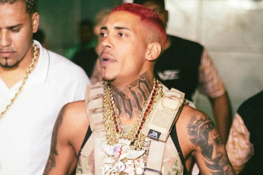 Mc Poze do Rodo tem casa invadida e é feito refém no Rio de Janeiro