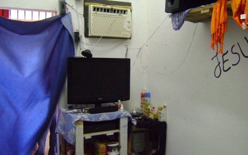 Deputado pede investigação sobre compra de TVs para presídios