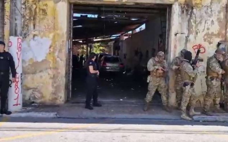 Operação policial mira torcidas de CRB e CSA no dia do clássico e termina com prisões em Maceió