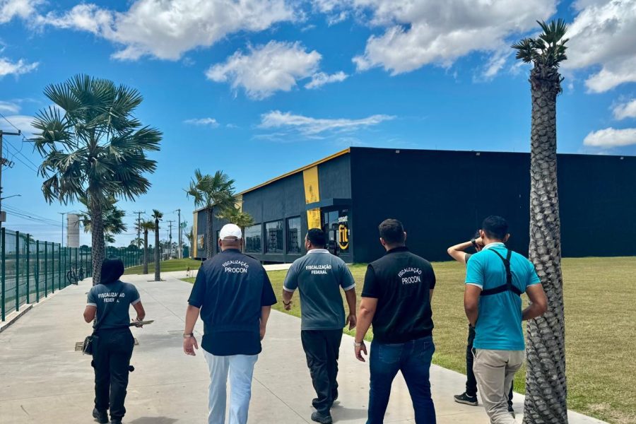 Postos de combustíveis são autuados após irregularidades no preço da gasolina; estabelecimentos não souberam explicar alta nos valores