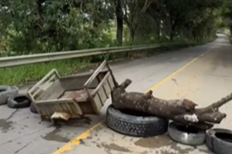 Mais uma herança de Renan Filho: População de Ibateguara fecha vias em protesto contra verde alagoas