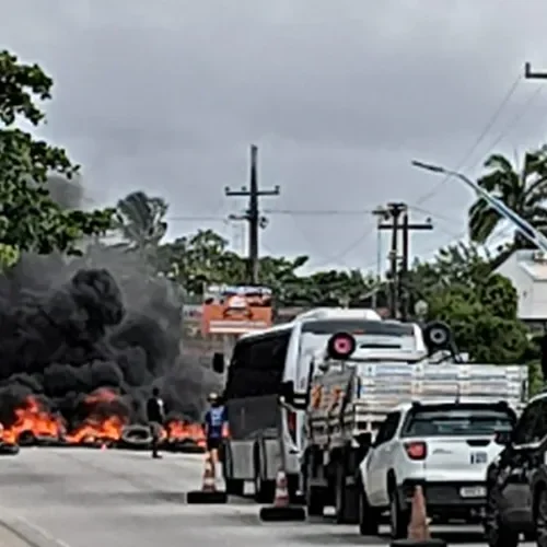 Protesto fecha AL-101 Norte após proibição de jet skis na orla de Maragogi