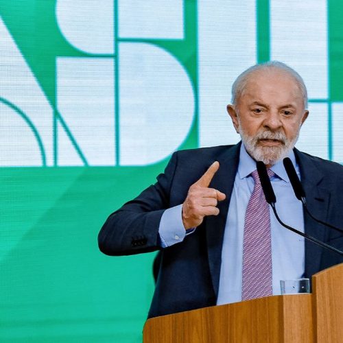 Lula afirma que quem ganha R$ 8 mil reais ”é quase pobre”