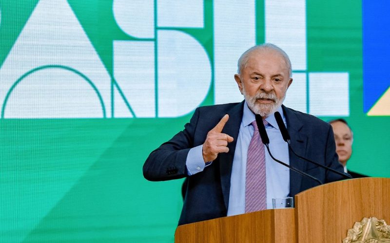 Lula afirma que quem ganha R$ 8 mil reais ”é quase pobre”
